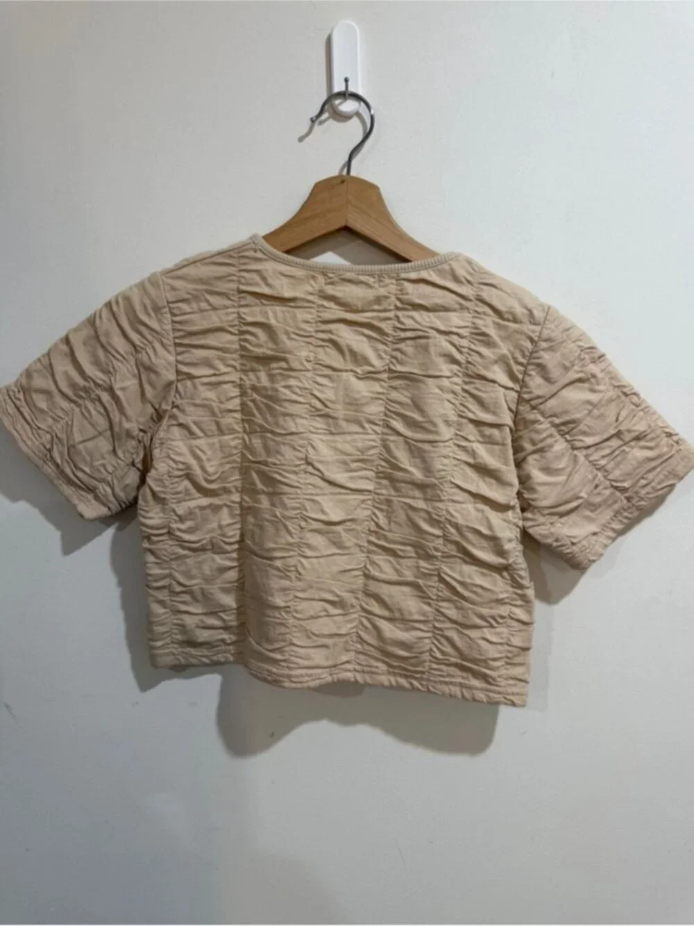 Oak + Fort Beige Textured Ruched Cropped Top Size L Minimalist - Picture 6 of 10